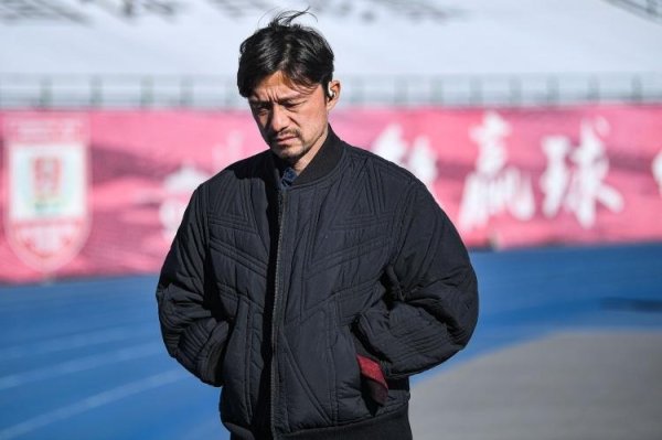 玖富配资 中超下课第3人？曝亚泰解雇50岁主帅谢晖！11轮仅1胜+3连败后垫底